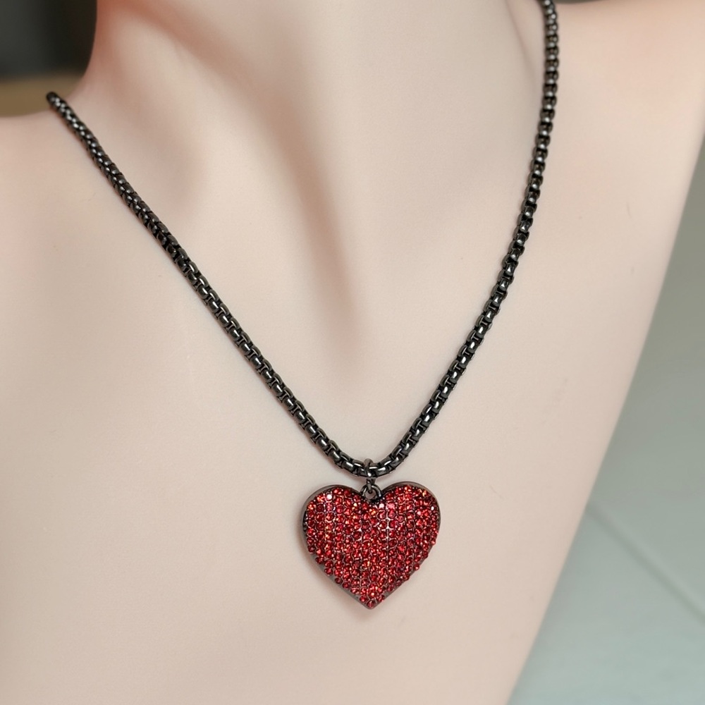 ⚜️ Vamp Red Heart Pendant Necklace - Picture 9 of 9